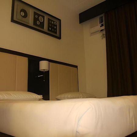 Manhattan Suites Inn Dumaguete City Exterior photo