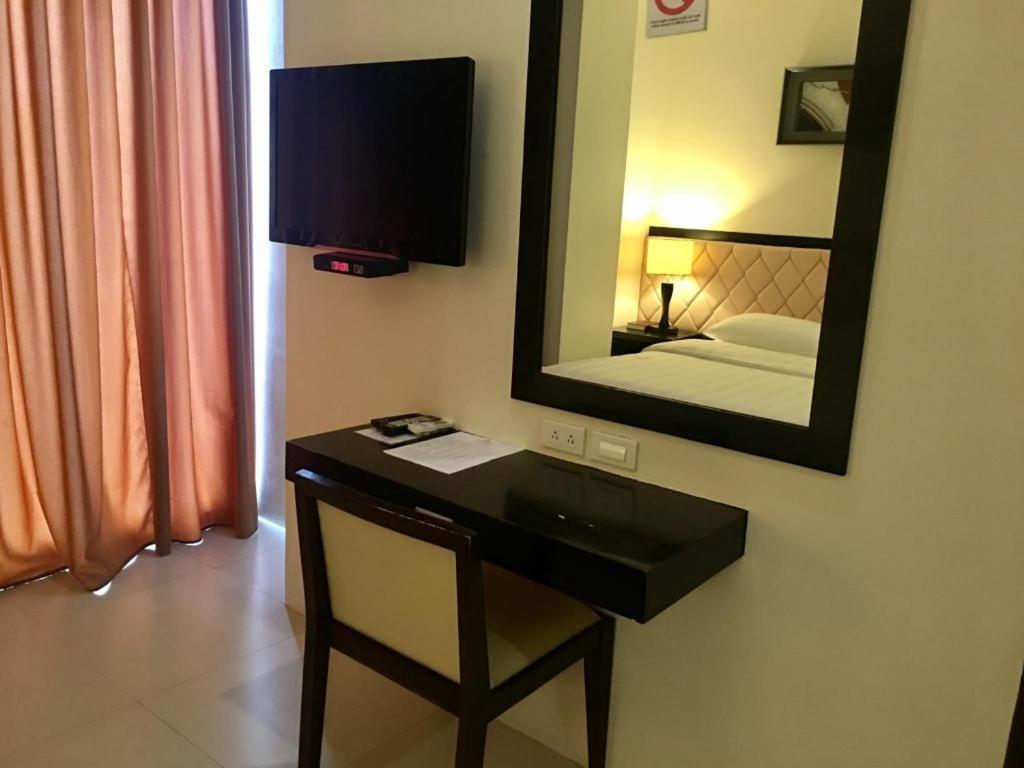 Manhattan Suites Inn Dumaguete City Exterior photo