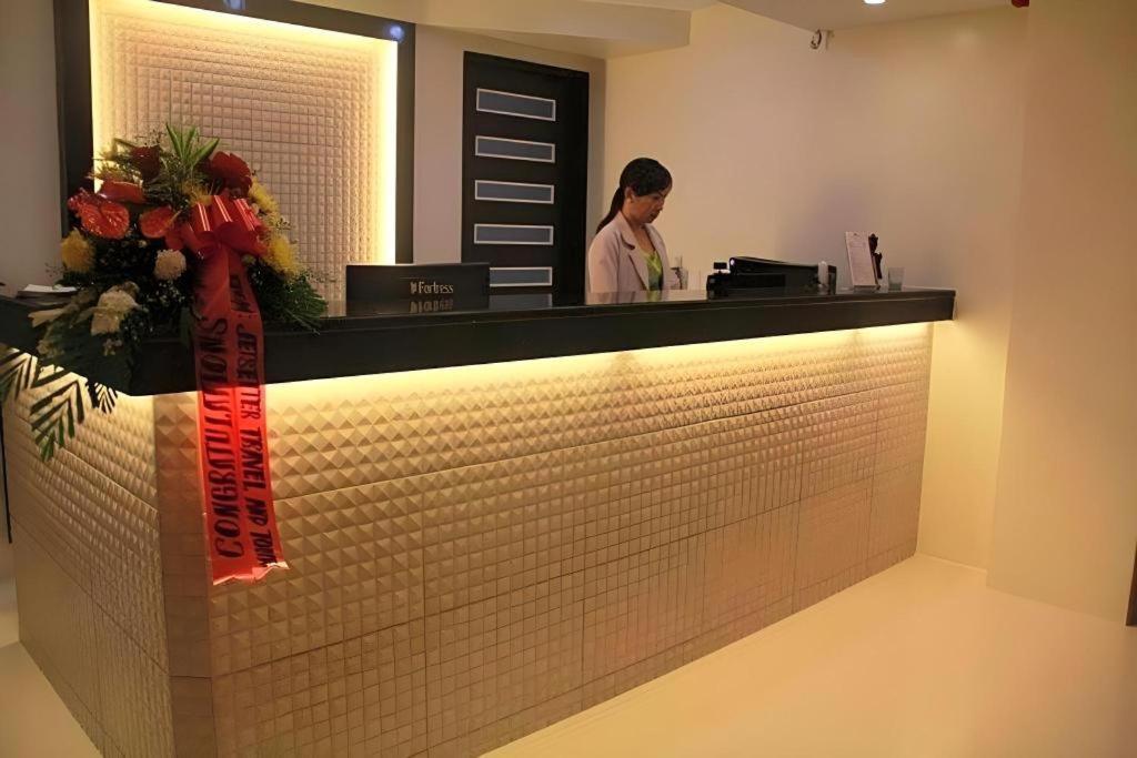 Manhattan Suites Inn Dumaguete City Exterior photo