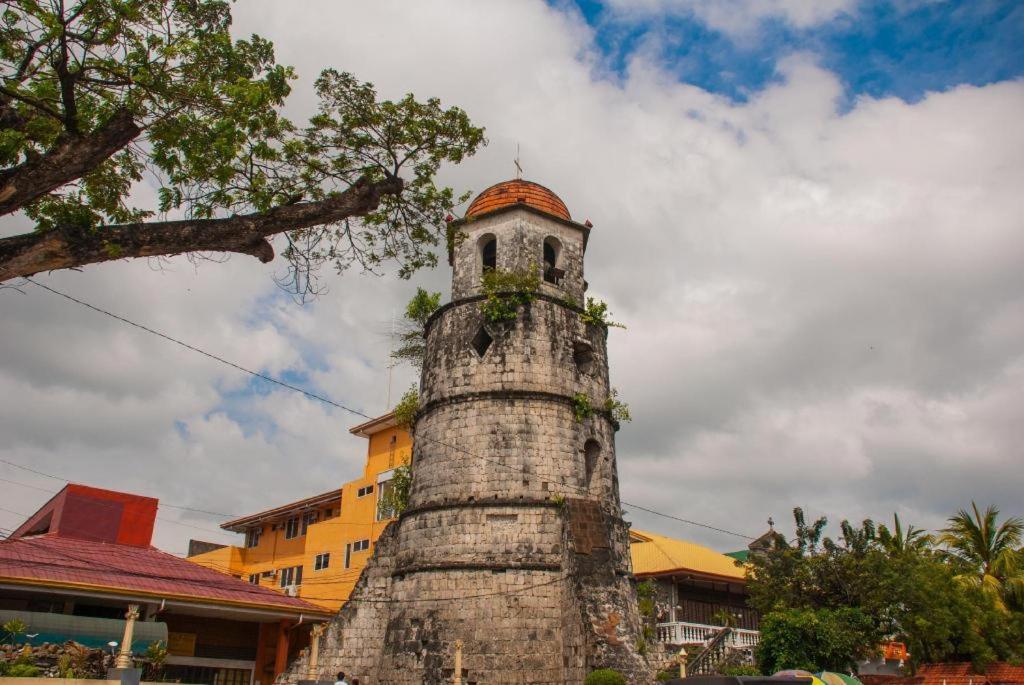 Manhattan Suites Inn Dumaguete City Exterior photo