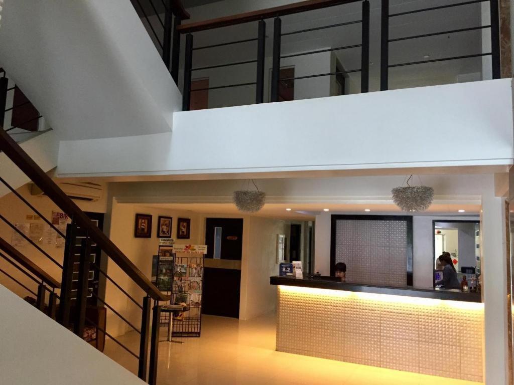Manhattan Suites Inn Dumaguete City Exterior photo