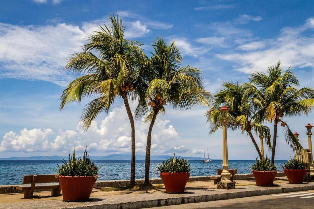 Manhattan Suites Inn Dumaguete City Exterior photo
