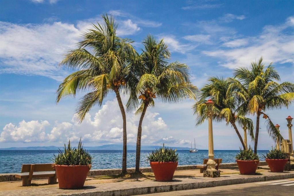 Manhattan Suites Inn Dumaguete City Exterior photo