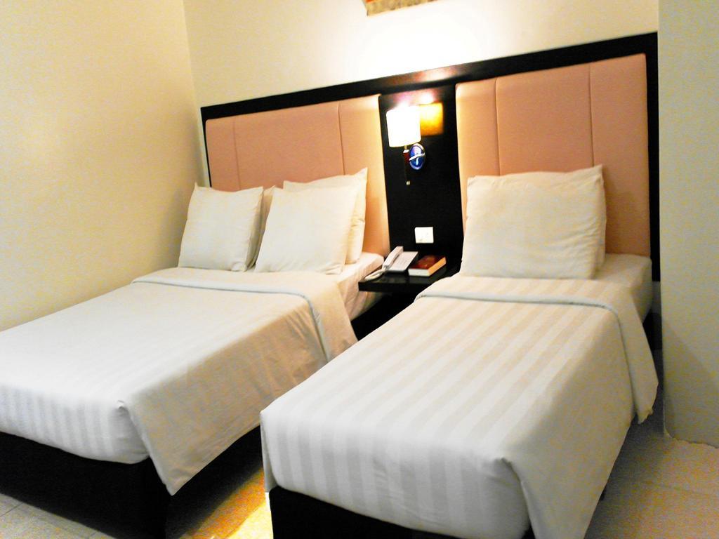 Manhattan Suites Inn Dumaguete City Exterior photo