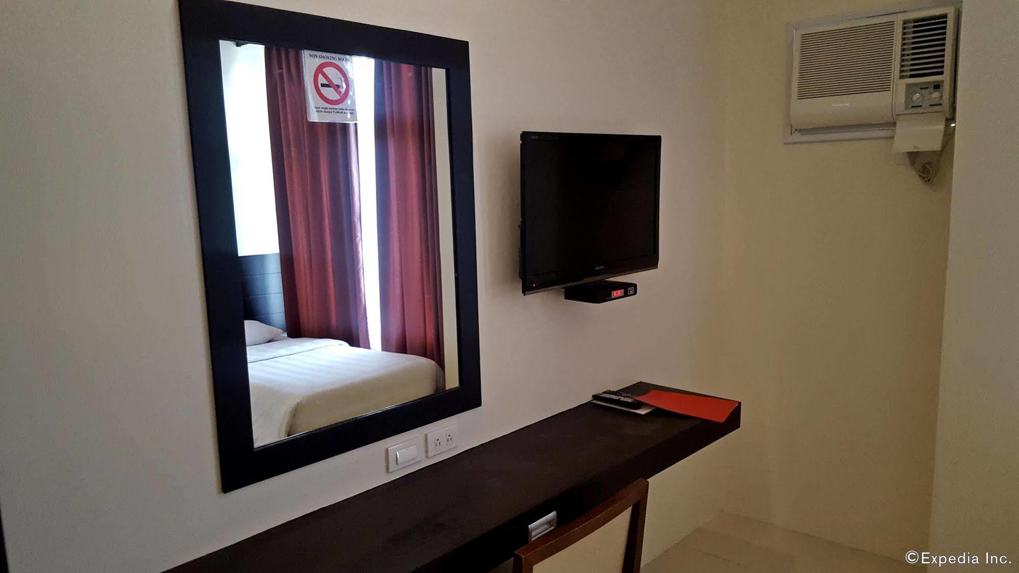 Manhattan Suites Inn Dumaguete City Exterior photo