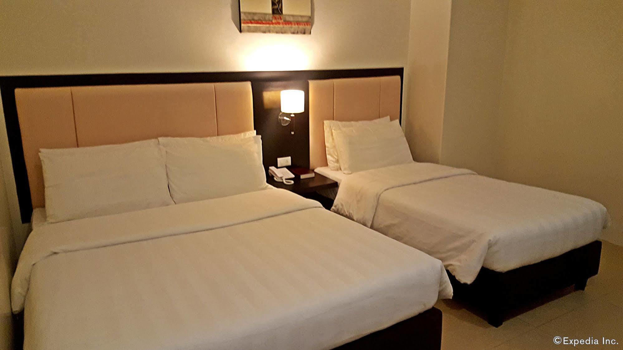 Manhattan Suites Inn Dumaguete City Exterior photo