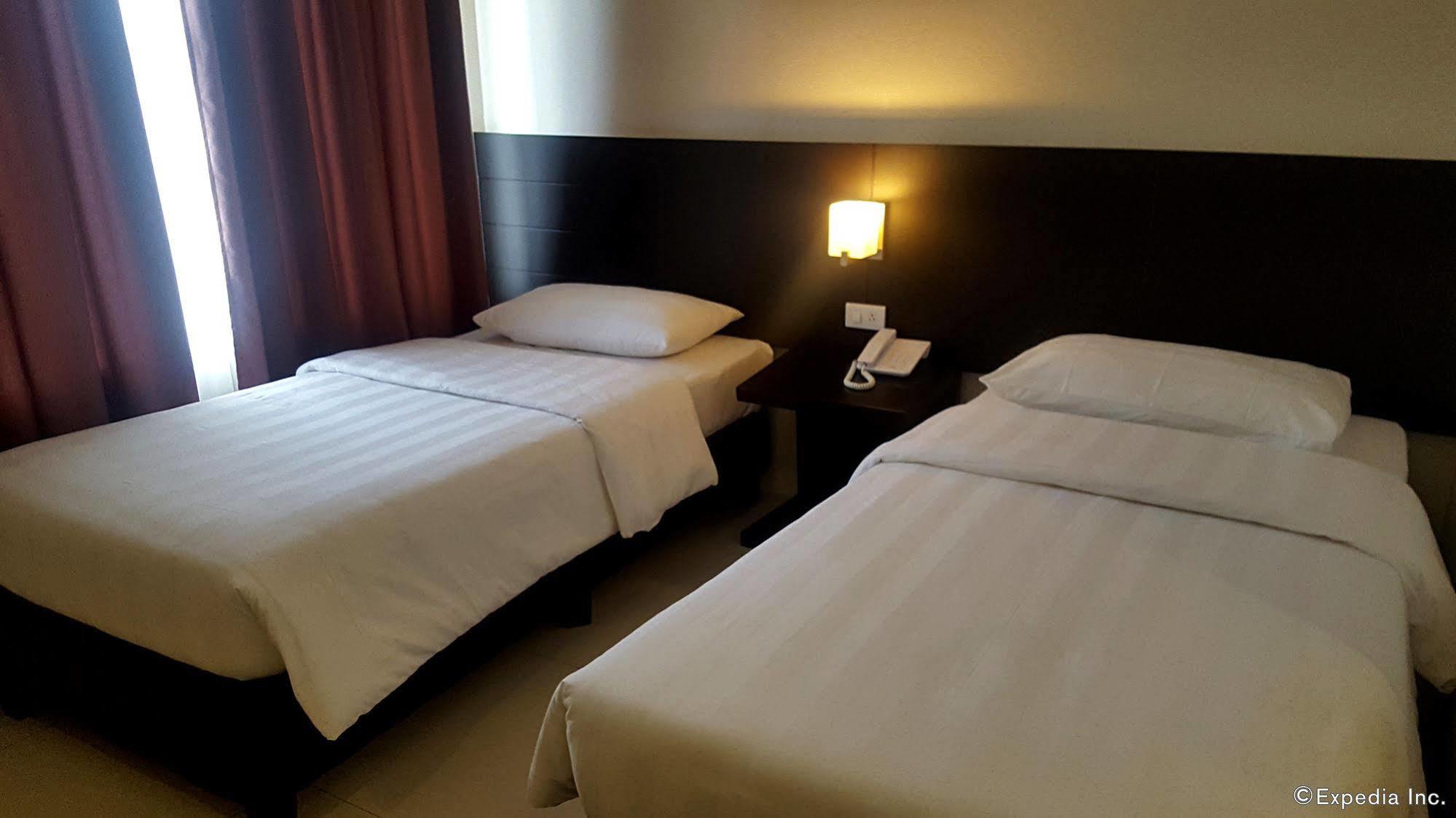 Manhattan Suites Inn Dumaguete City Exterior photo