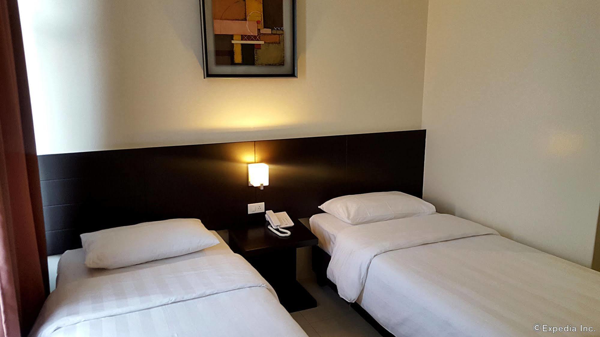 Manhattan Suites Inn Dumaguete City Exterior photo