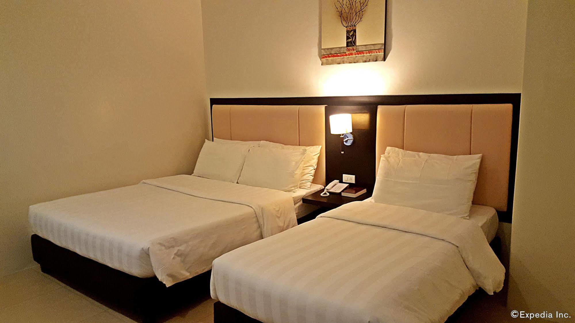 Manhattan Suites Inn Dumaguete City Exterior photo