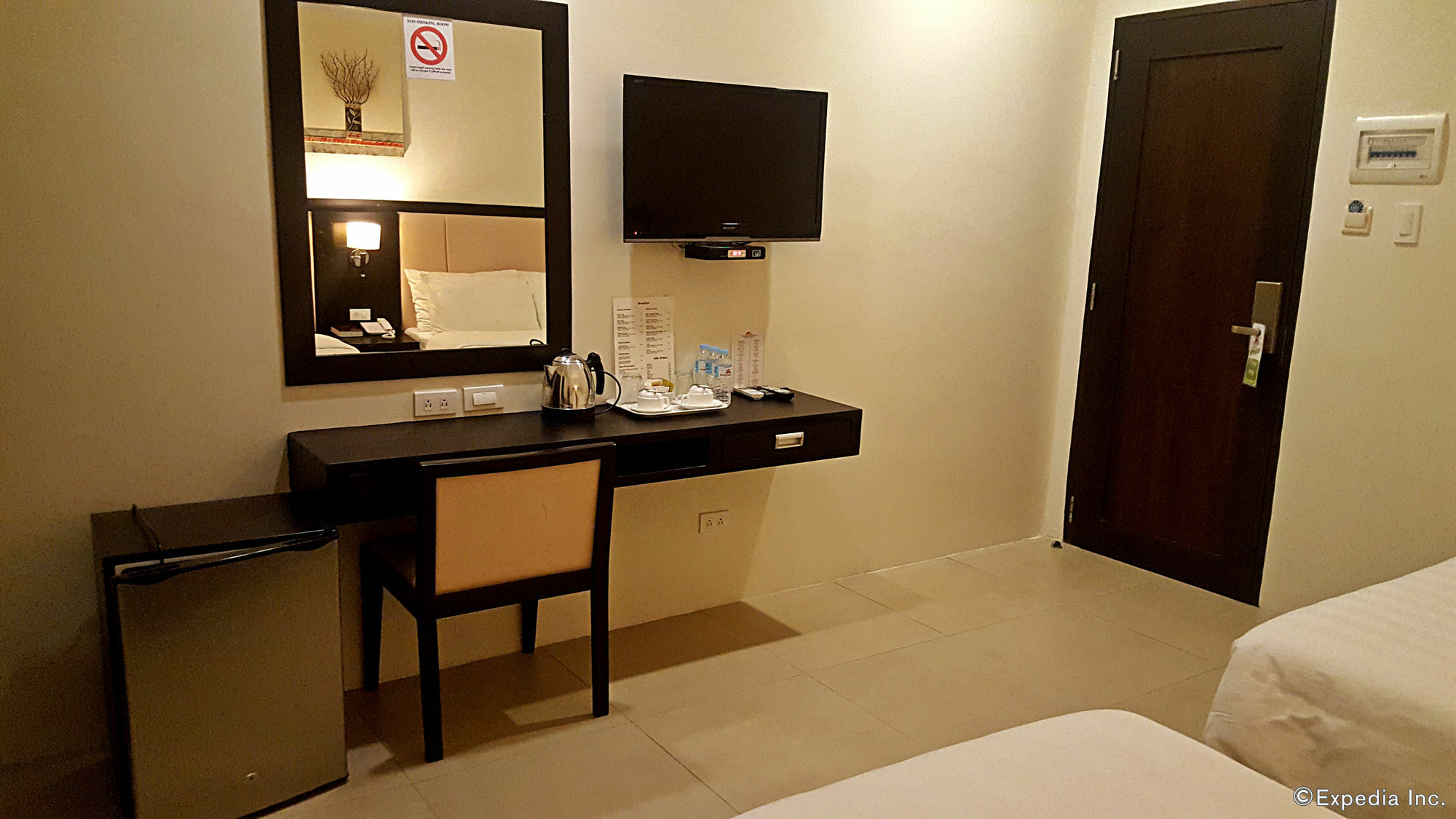 Manhattan Suites Inn Dumaguete City Exterior photo