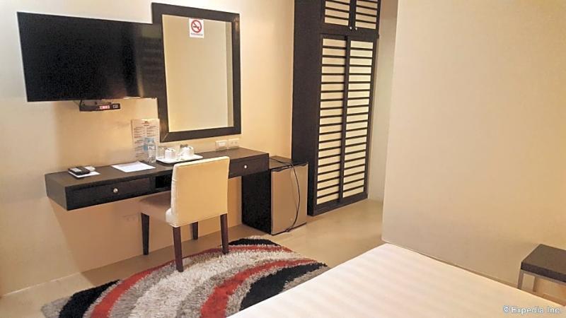 Manhattan Suites Inn Dumaguete City Exterior photo